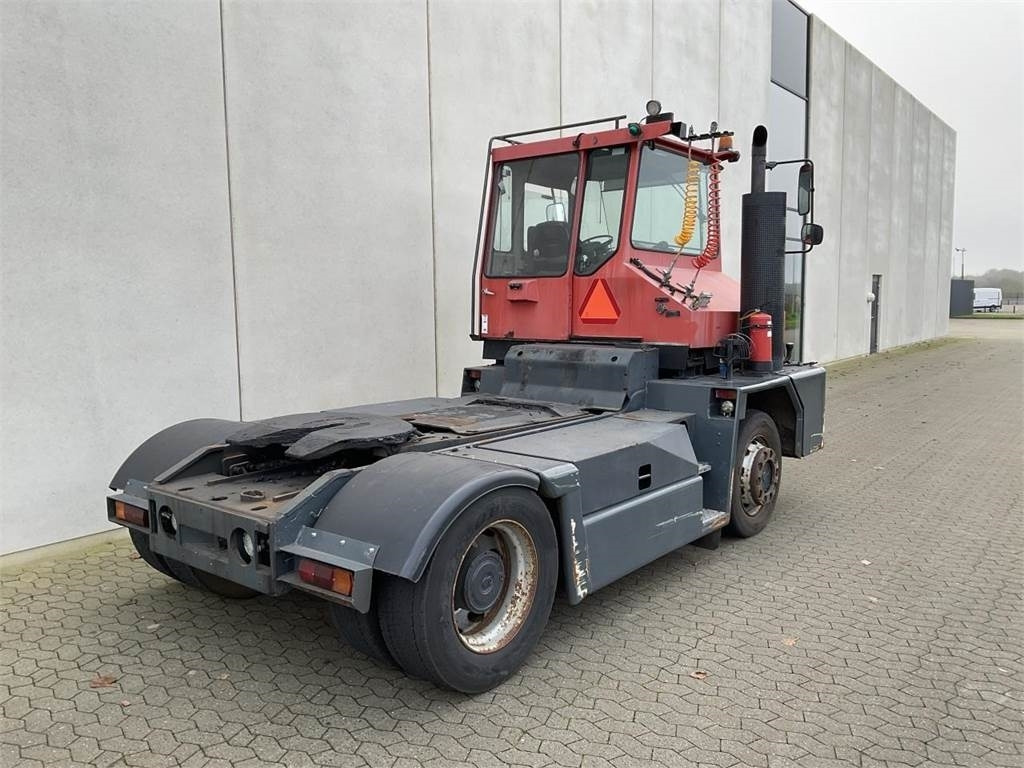 Kalmar TT2000 - 터미널 트랙터 : 사진 2 Kalmar TT2000 - 터미널 트랙터 : 사진 2
