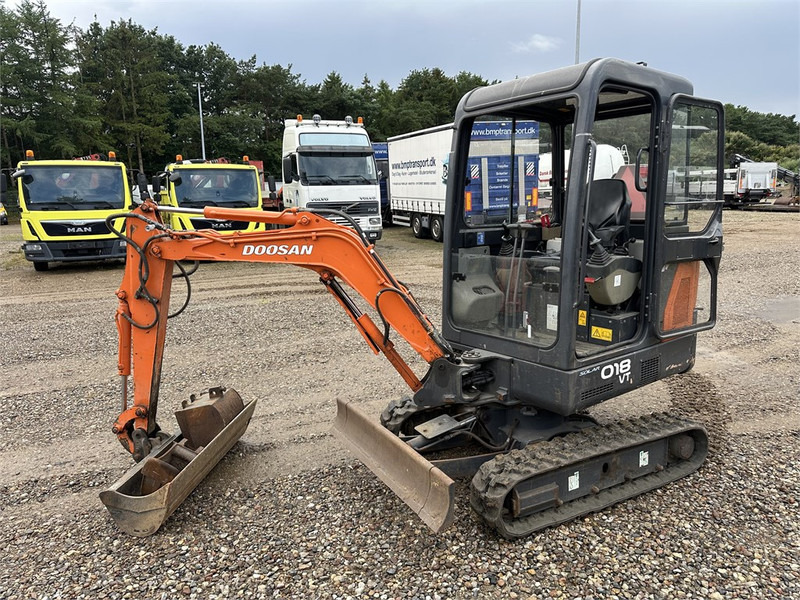 Doosan Slo 18 - 1.8T with bucket packed (Low Hours) - 미니 굴삭기 : 사진 1 Doosan Slo 18 - 1.8T with bucket packed (Low Hours) - 미니 굴삭기 : 사진 1