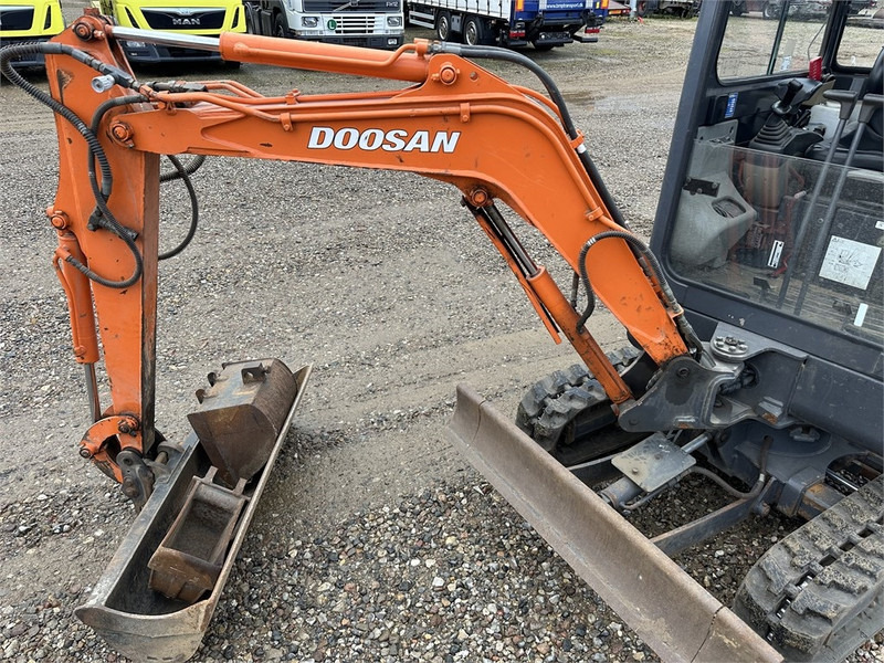 Doosan Slo 18 - 1.8T with bucket packed (Low Hours) - 미니 굴삭기 : 사진 2 Doosan Slo 18 - 1.8T with bucket packed (Low Hours) - 미니 굴삭기 : 사진 2