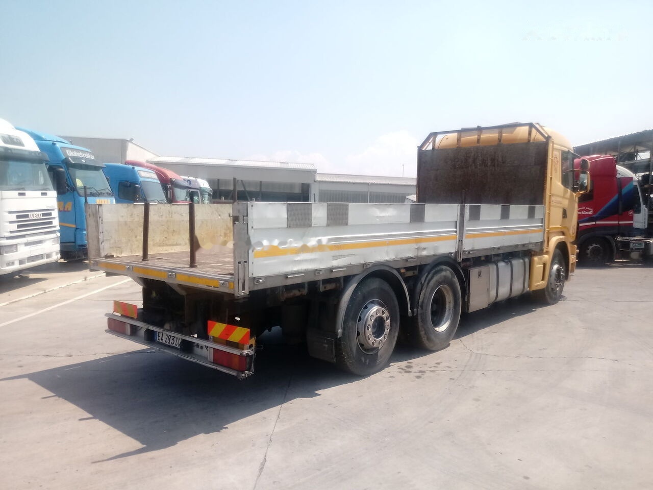 Scania 124 LB 420 - 드롭사이드/ 플랫베드 트럭 : 사진 4 Scania 124 LB 420 - 드롭사이드/ 플랫베드 트럭 : 사진 4