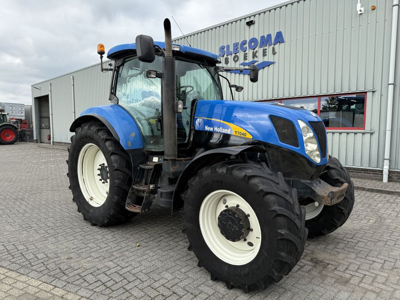 New Holland T7040 Power Command - 장궤형 트랙터 : 사진 4 New Holland T7040 Power Command - 장궤형 트랙터 : 사진 4