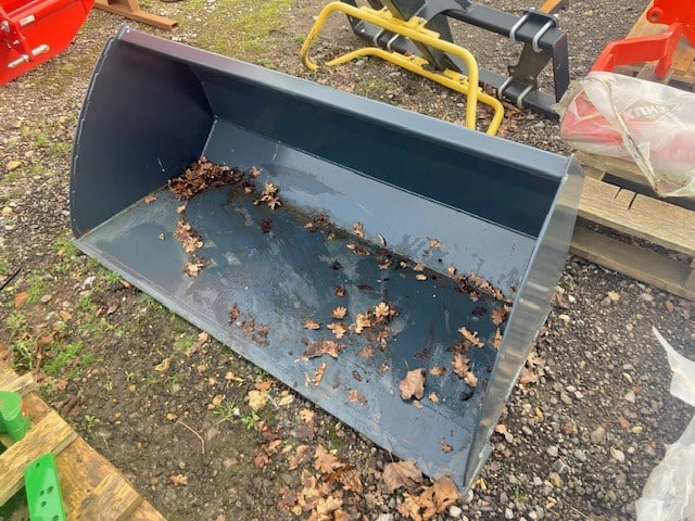 AVANT HEAVY DUTY BUCKET 1600MM - 부착물 : 사진 1 AVANT HEAVY DUTY BUCKET 1600MM - 부착물 : 사진 1
