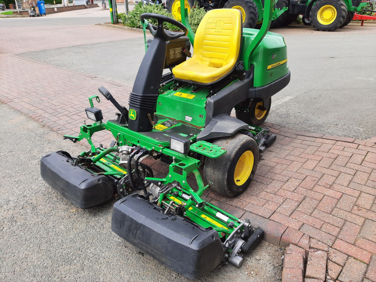 John Deere 2500E greens triple mower - 정원 모어 : 사진 1 John Deere 2500E greens triple mower - 정원 모어 : 사진 1