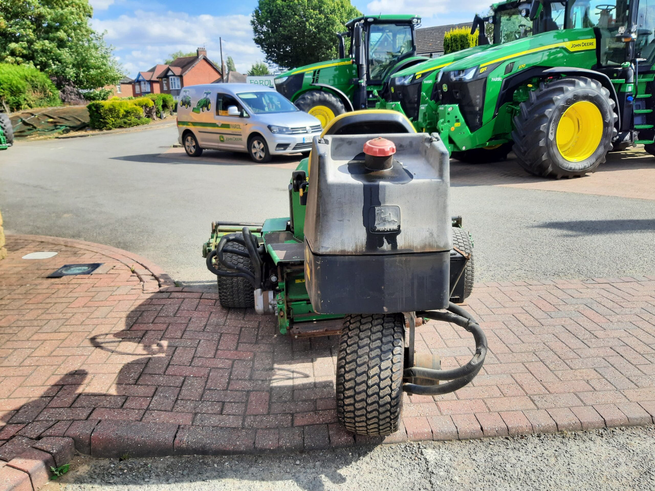 John Deere 2653A utility triple mower - 정원 모어 : 사진 4 John Deere 2653A utility triple mower - 정원 모어 : 사진 4
