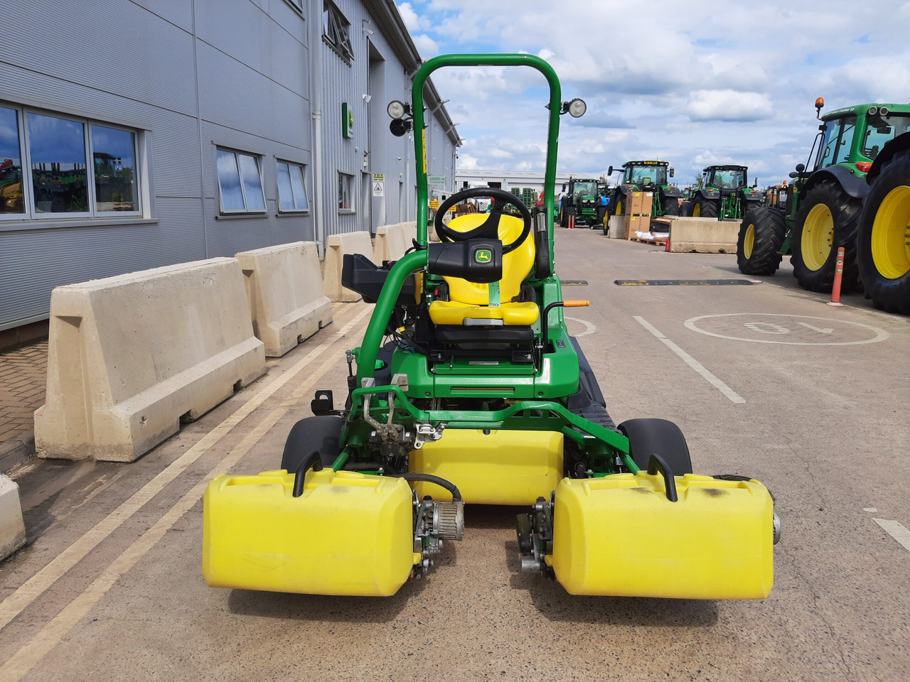 John Deere 2750E Greens Triple - 기타 기계 : 사진 2 John Deere 2750E Greens Triple - 기타 기계 : 사진 2
