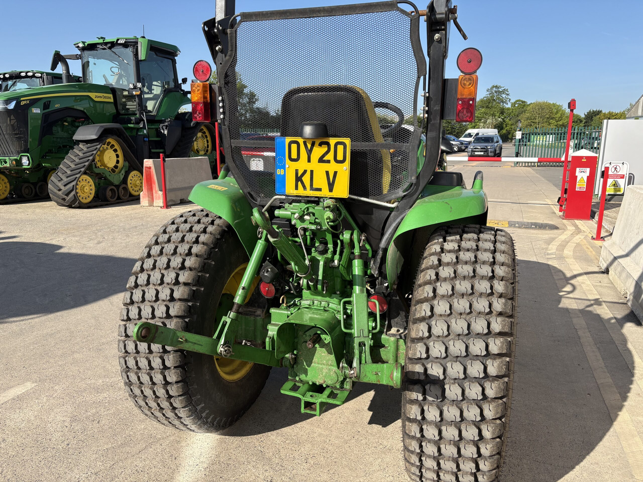 John Deere 3045R Compact Tractor - 스트래들 트랙터 : 사진 4 John Deere 3045R Compact Tractor - 스트래들 트랙터 : 사진 4