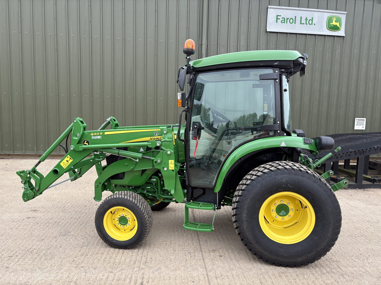John Deere 4066 Compact Tractor with 440R loader - 스트래들 트랙터 : 사진 1 John Deere 4066 Compact Tractor with 440R loader - 스트래들 트랙터 : 사진 1