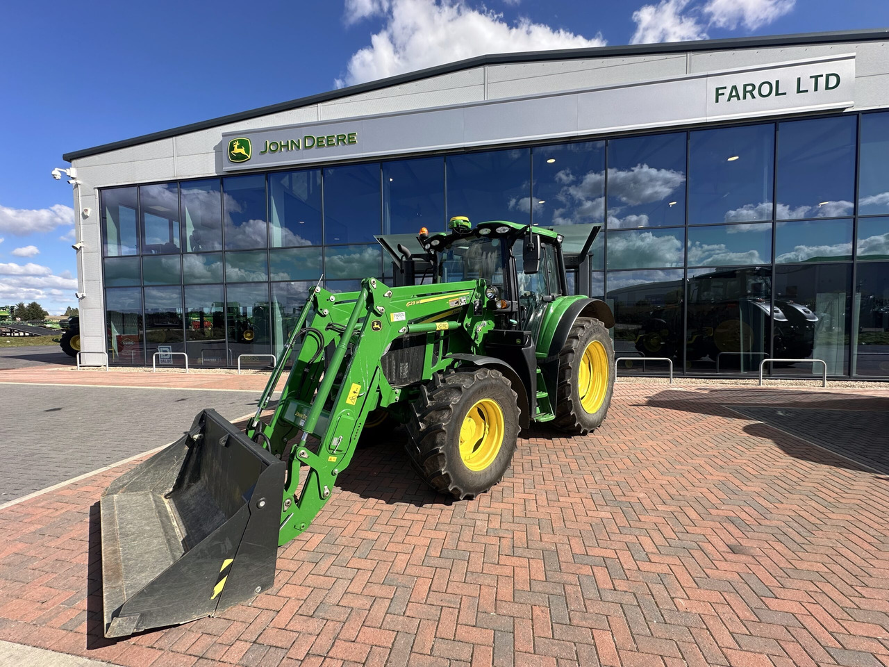 John Deere 6110M + 623M - 장궤형 트랙터 : 사진 1 John Deere 6110M + 623M - 장궤형 트랙터 : 사진 1