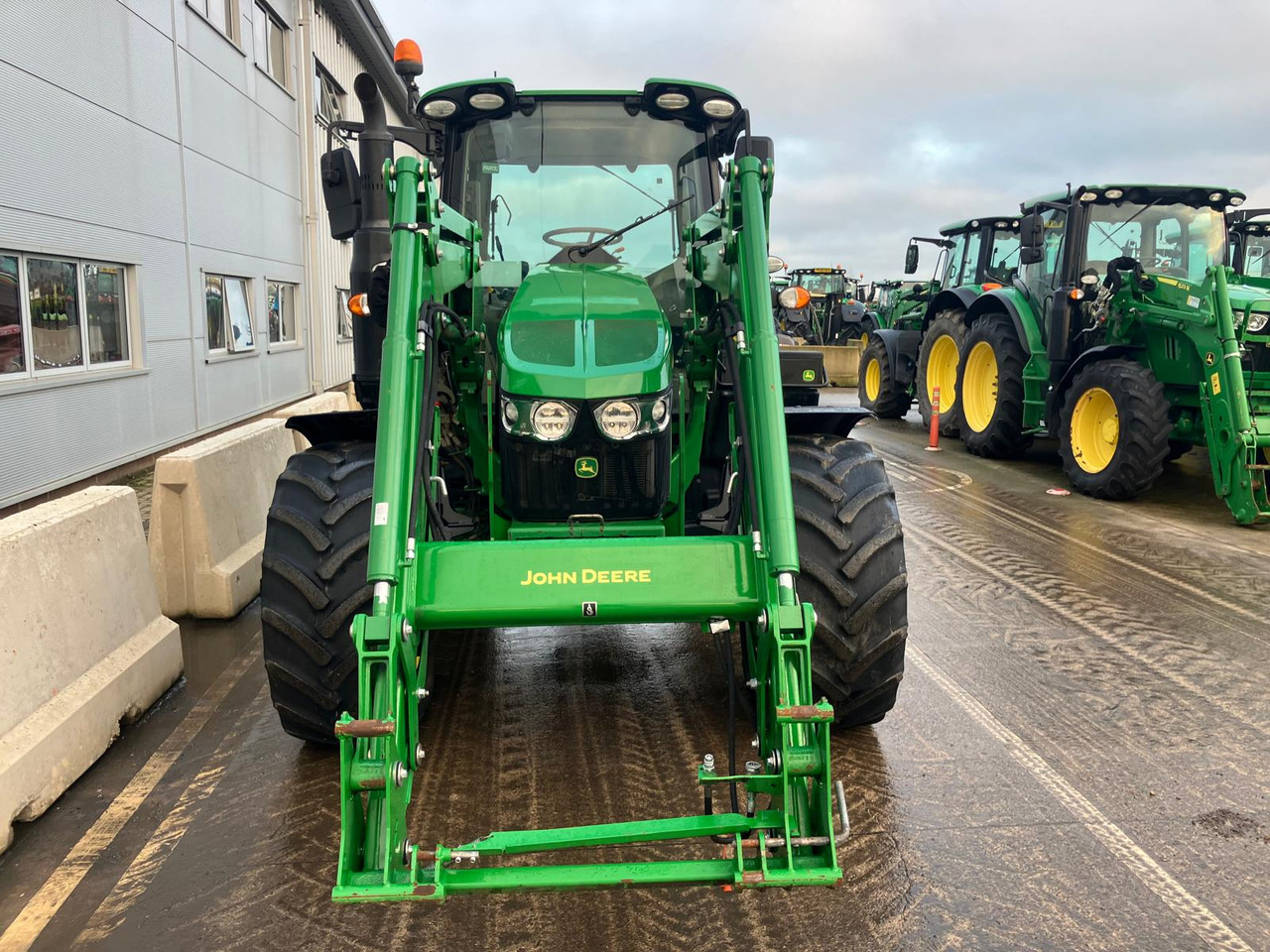 John Deere 6120M - 장궤형 트랙터 : 사진 3 John Deere 6120M - 장궤형 트랙터 : 사진 3