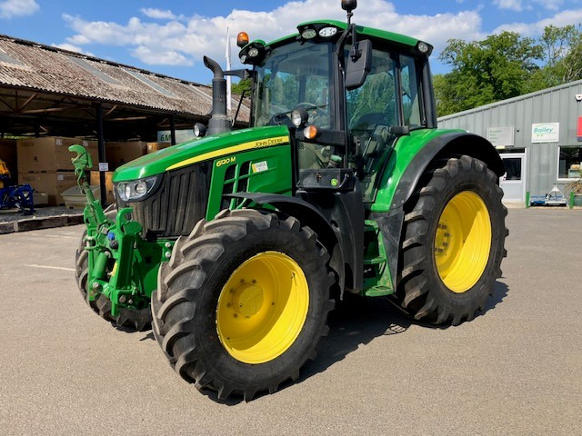 John Deere 6120M - 장궤형 트랙터 : 사진 1 John Deere 6120M - 장궤형 트랙터 : 사진 1