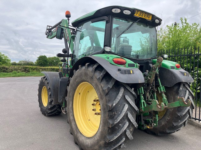 John Deere 6125R - 장궤형 트랙터 : 사진 4 John Deere 6125R - 장궤형 트랙터 : 사진 4