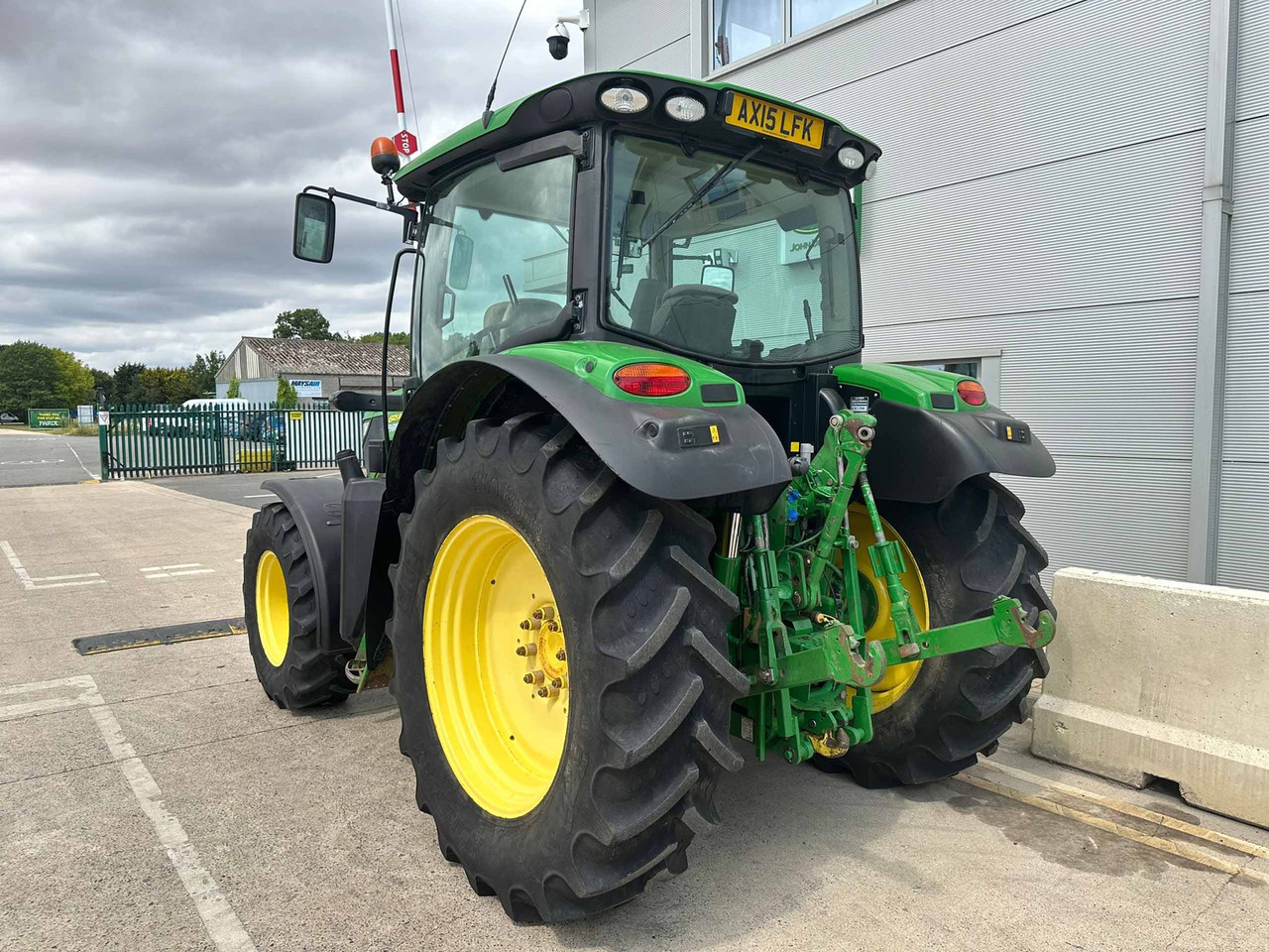 John Deere 6125R - 장궤형 트랙터 : 사진 3 John Deere 6125R - 장궤형 트랙터 : 사진 3