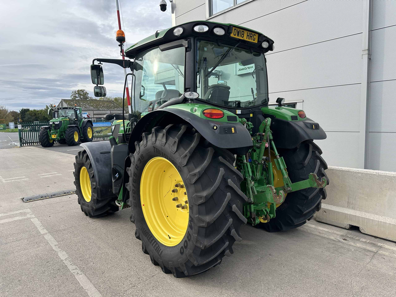 John Deere 6130R - 장궤형 트랙터 : 사진 4 John Deere 6130R - 장궤형 트랙터 : 사진 4