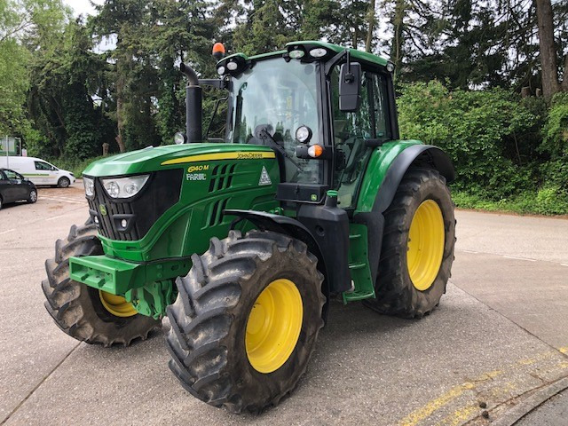 John Deere 6140M - 장궤형 트랙터 : 사진 1 John Deere 6140M - 장궤형 트랙터 : 사진 1