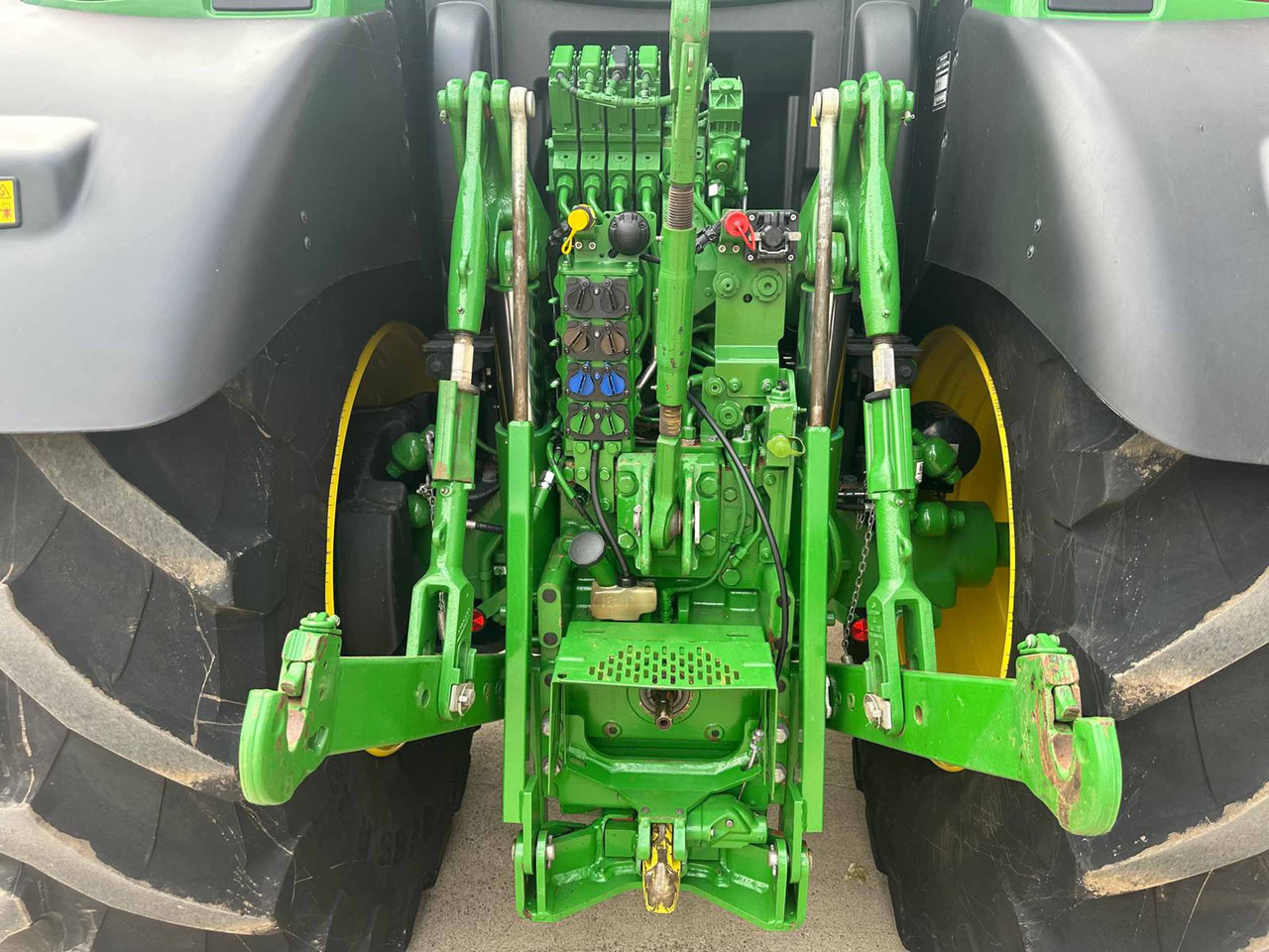 John Deere 6215R - 장궤형 트랙터 : 사진 5 John Deere 6215R - 장궤형 트랙터 : 사진 5