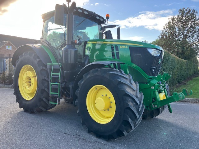 John Deere 6250R - 장궤형 트랙터 : 사진 1 John Deere 6250R - 장궤형 트랙터 : 사진 1