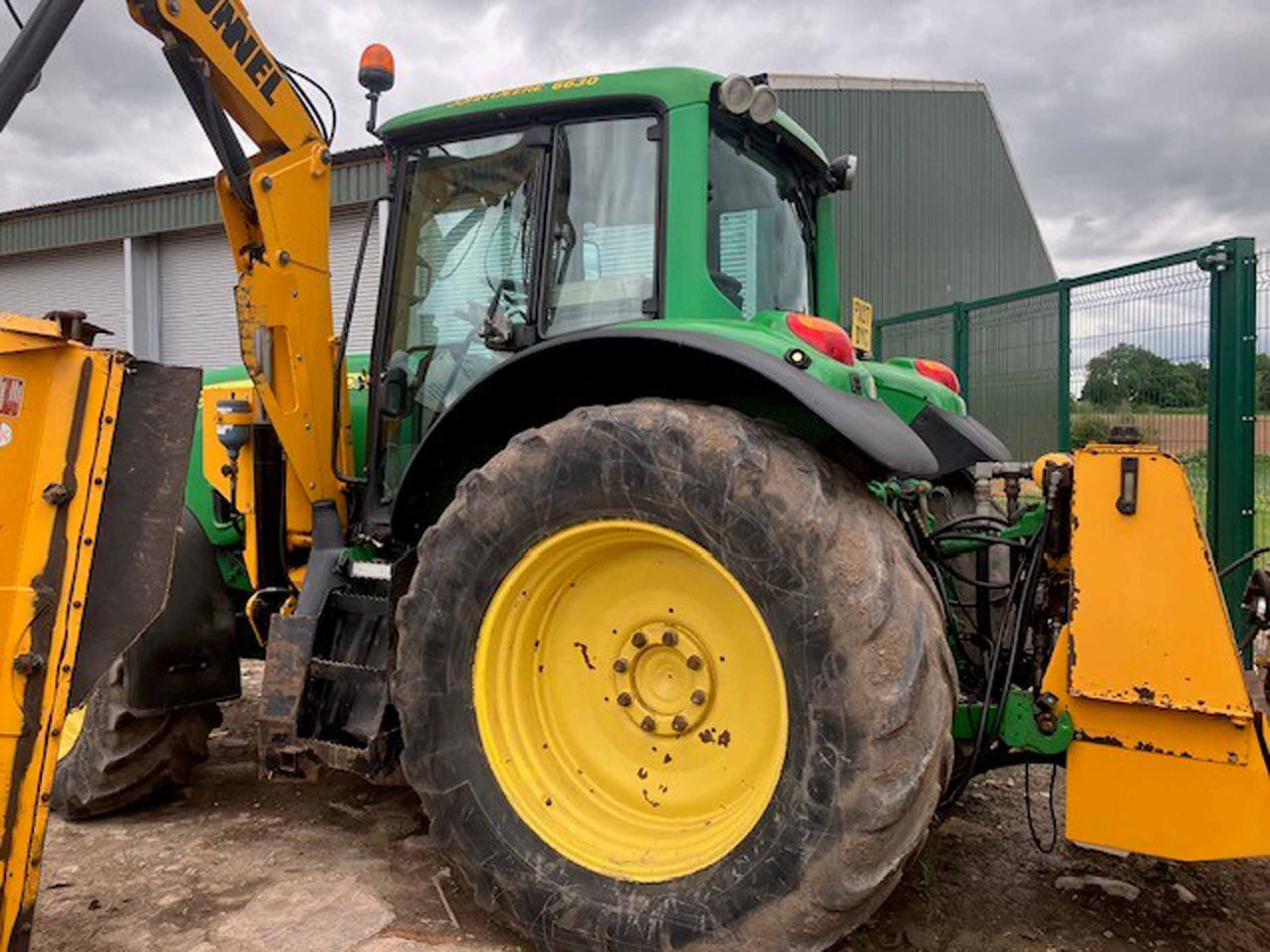 John Deere 6630 Premium + McConnel Mid mount hedgecutter - 장궤형 트랙터 : 사진 3 John Deere 6630 Premium + McConnel Mid mount hedgecutter - 장궤형 트랙터 : 사진 3