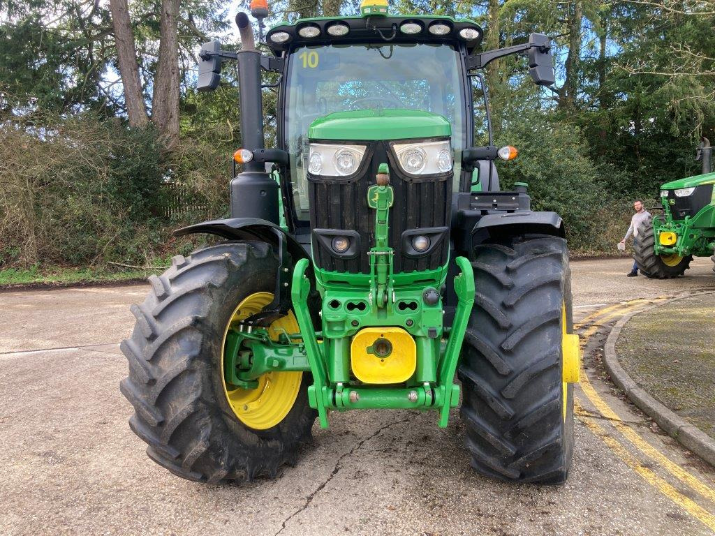 John Deere 6R 215 - 장궤형 트랙터 : 사진 3 John Deere 6R 215 - 장궤형 트랙터 : 사진 3