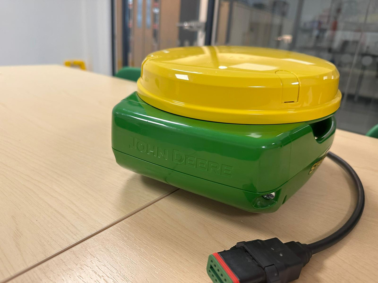 John Deere SF7000 GPS Dome - 내비게이션 시스템 농업용 기계 용 : 사진 3 John Deere SF7000 GPS Dome - 내비게이션 시스템 농업용 기계 용 : 사진 3