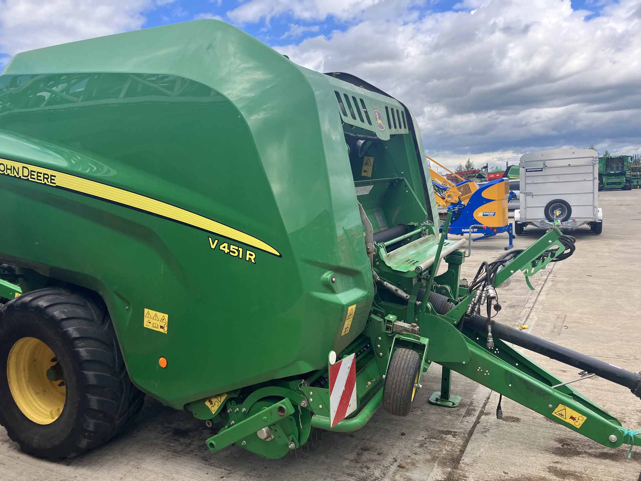 John Deere V451R - 건초 및 목초 장비 : 사진 3 John Deere V451R - 건초 및 목초 장비 : 사진 3