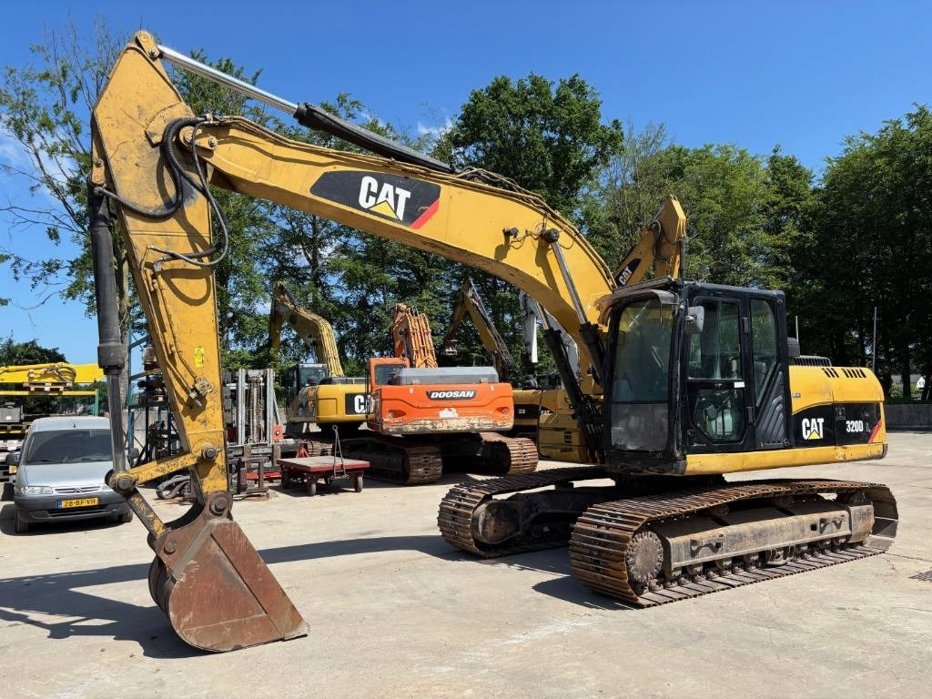 CAT 320 D L - 크롤러 굴삭기 : 사진 1 CAT 320 D L - 크롤러 굴삭기 : 사진 1