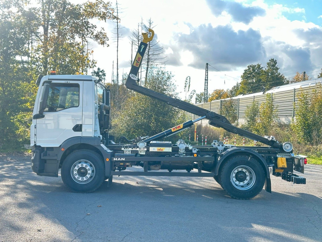 MAN TGM 18.320 4x2 Euro 6e Hyva 12-45 - 후크 리프트 트럭, 크레인 트럭 : 사진 3 MAN TGM 18.320 4x2 Euro 6e Hyva 12-45 - 후크 리프트 트럭, 크레인 트럭 : 사진 3