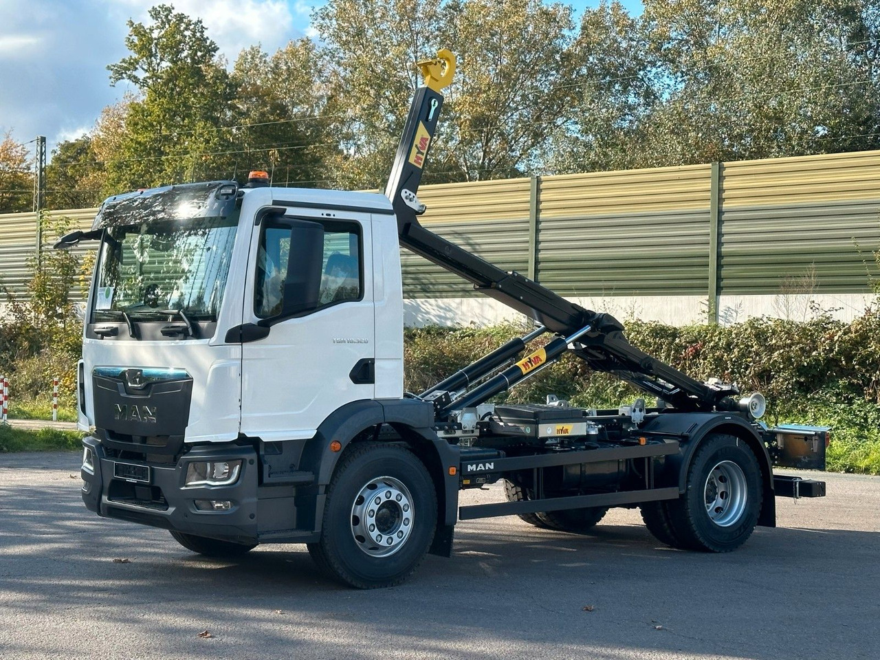 MAN TGM 18.320 4x2 Euro 6e Hyva 12-45 - 후크 리프트 트럭, 크레인 트럭 : 사진 2 MAN TGM 18.320 4x2 Euro 6e Hyva 12-45 - 후크 리프트 트럭, 크레인 트럭 : 사진 2