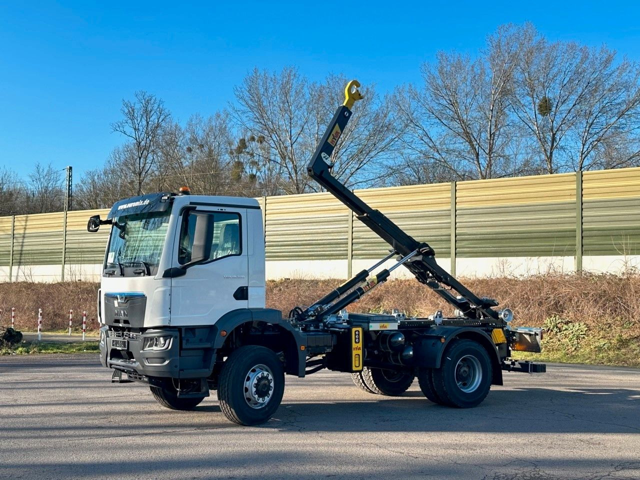MAN TGM 18.320 4x4 Euro 6e Hyva 12-45 - 후크 리프트 트럭, 크레인 트럭 : 사진 2 MAN TGM 18.320 4x4 Euro 6e Hyva 12-45 - 후크 리프트 트럭, 크레인 트럭 : 사진 2