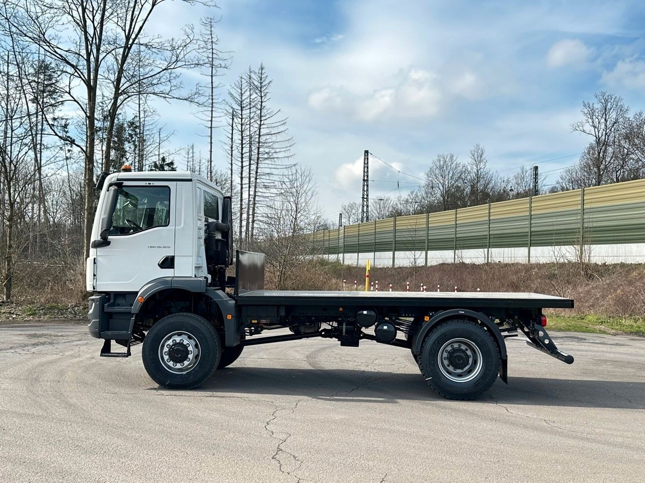 MAN TGM 18.320 4x4 Euro 6e Plato - 드롭사이드/ 플랫베드 트럭 : 사진 3 MAN TGM 18.320 4x4 Euro 6e Plato - 드롭사이드/ 플랫베드 트럭 : 사진 3
