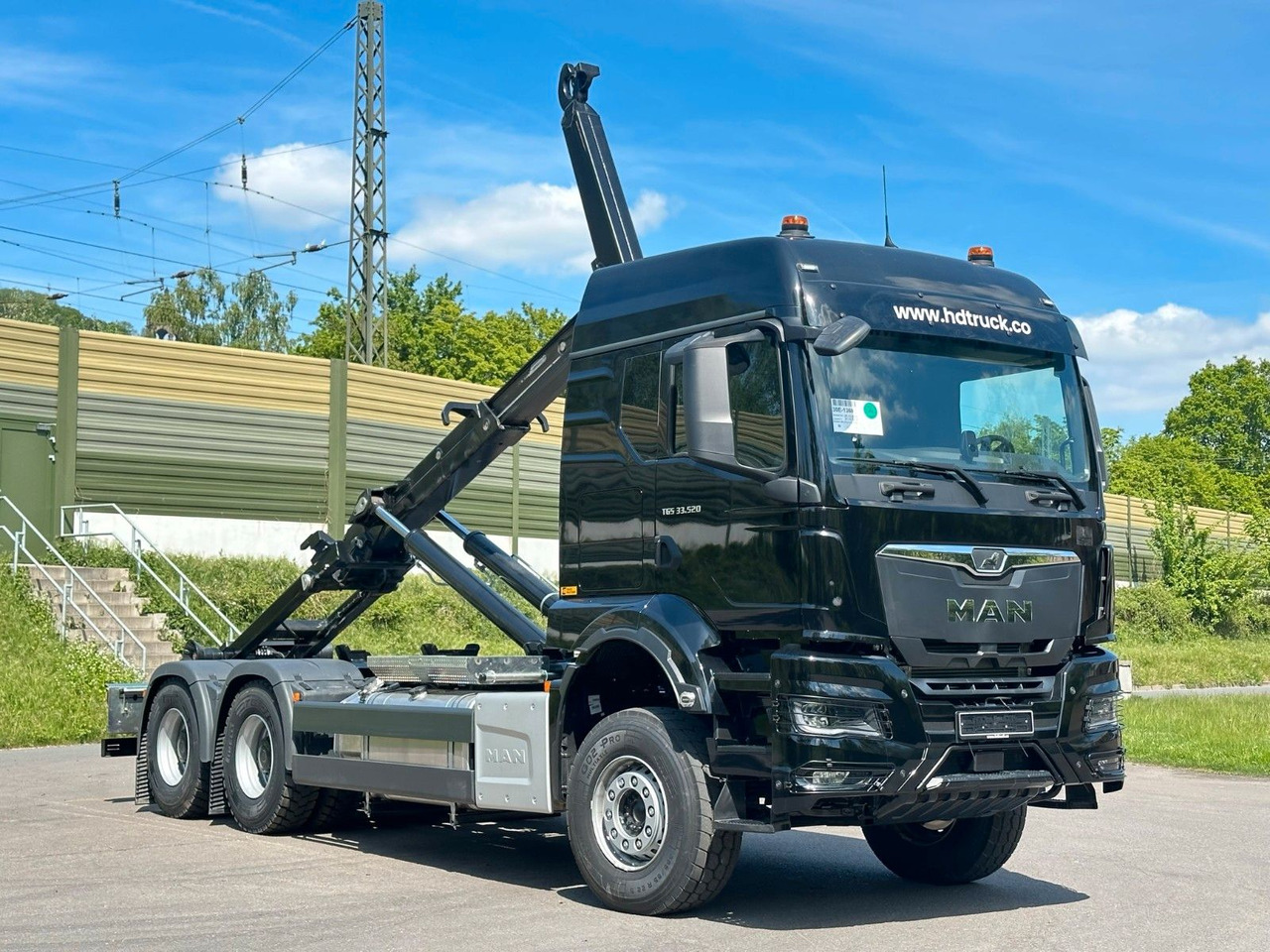 MAN TGS 33.520 6X4 Euro6e Abrollkipper MULTILIFT - 후크 리프트 트럭, 크레인 트럭 : 사진 1 MAN TGS 33.520 6X4 Euro6e Abrollkipper MULTILIFT - 후크 리프트 트럭, 크레인 트럭 : 사진 1