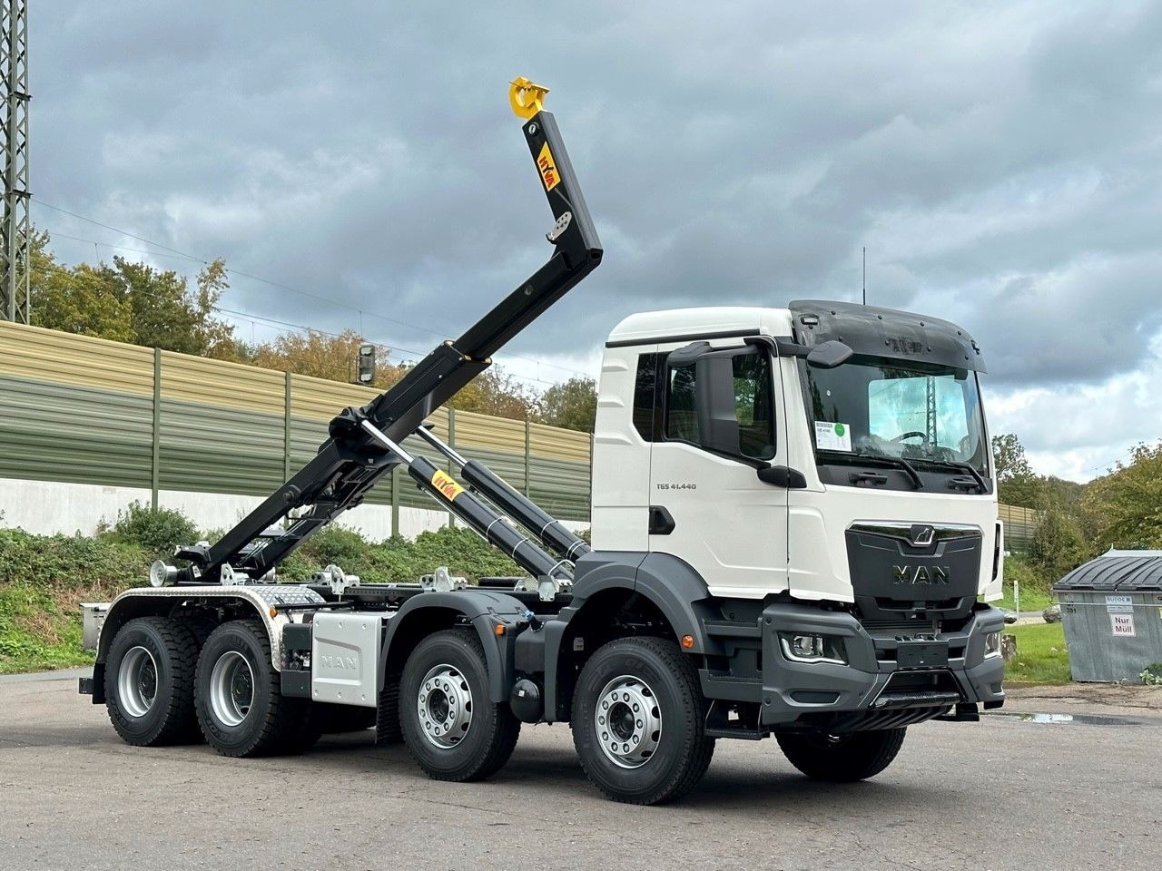 MAN TGS 41.440 8x4 Euro6e Hyva 26-55 Abrollkipper - 후크 리프트 트럭 : 사진 1 MAN TGS 41.440 8x4 Euro6e Hyva 26-55 Abrollkipper - 후크 리프트 트럭 : 사진 1