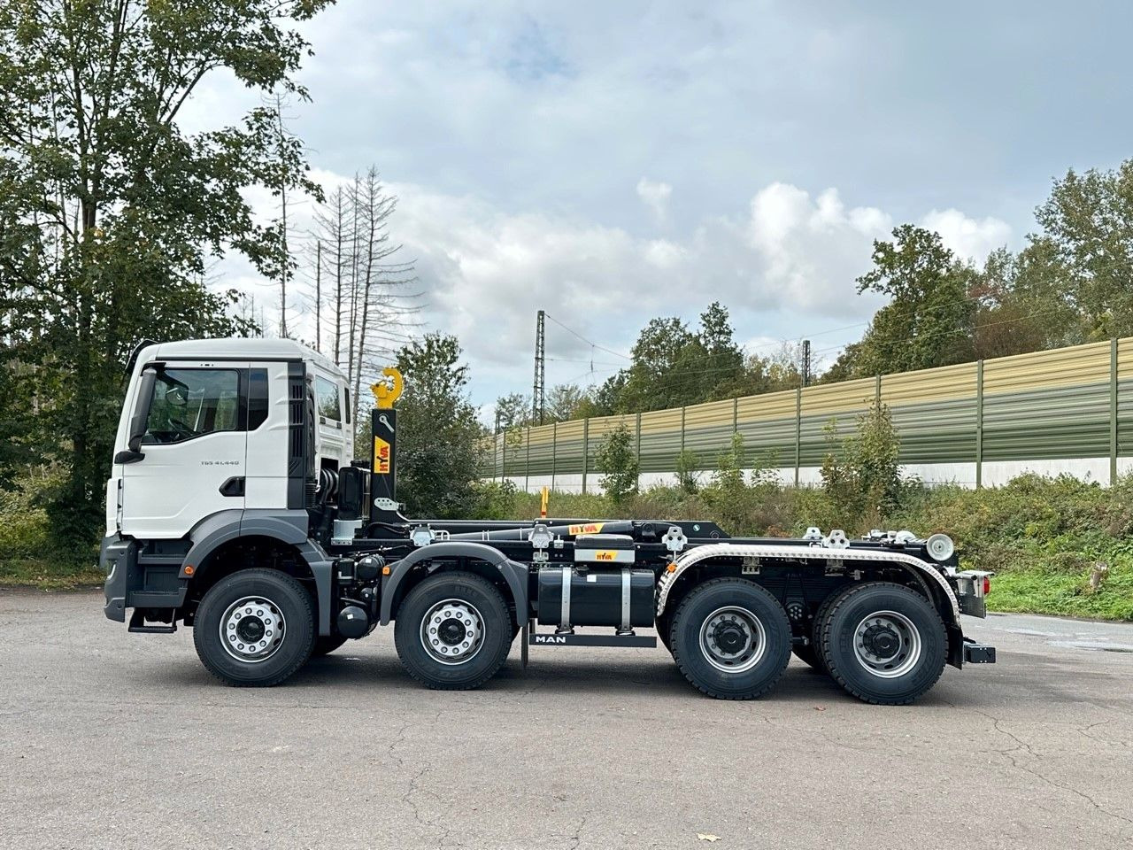 MAN TGS 41.440 8x4 Euro6e Hyva 26-55 Abrollkipper - 후크 리프트 트럭 : 사진 2 MAN TGS 41.440 8x4 Euro6e Hyva 26-55 Abrollkipper - 후크 리프트 트럭 : 사진 2