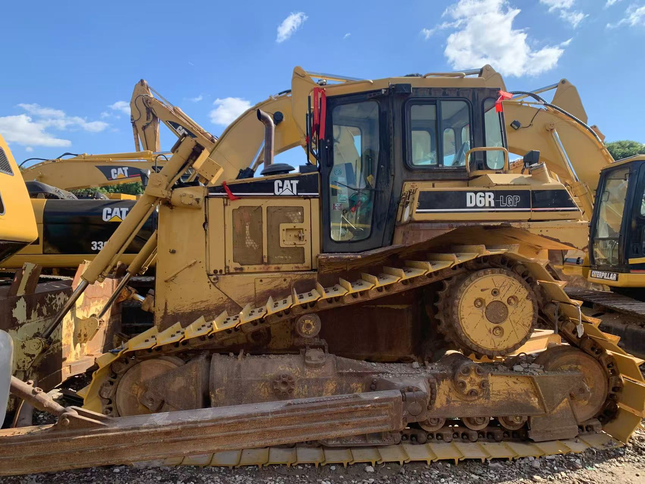 CATERPILLAR D6R - 불도저 : 사진 1 CATERPILLAR D6R - 불도저 : 사진 1