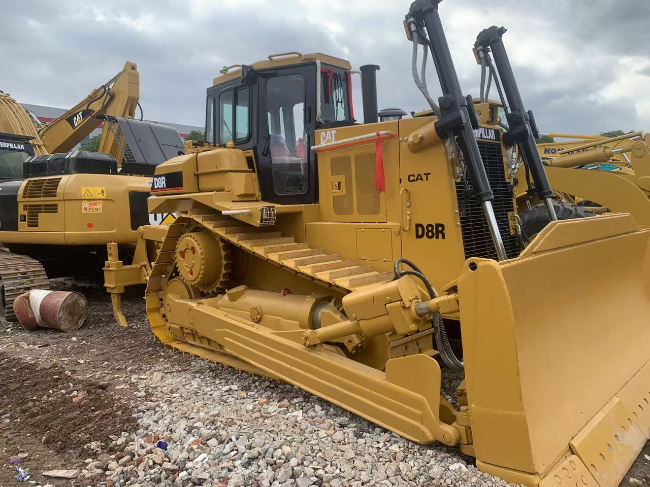CATERPILLAR D8R - 불도저 : 사진 1 CATERPILLAR D8R - 불도저 : 사진 1