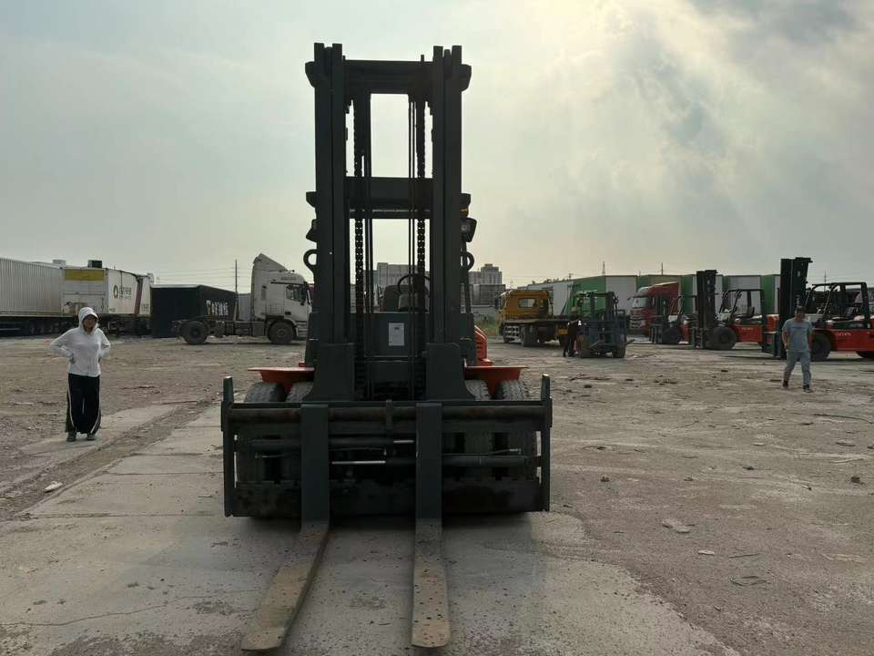 HELI 12Ton Diesel Forklift CPCD120 Fast Delivery with Competitive Price for Farms with Core Components Pump Engine Motor Gearbox - 디젤 지게차 : 사진 4 HELI 12Ton Diesel Forklift CPCD120 Fast Delivery with Competitive Price for Farms with Core Components Pump Engine Motor Gearbox - 디젤 지게차 : 사진 4