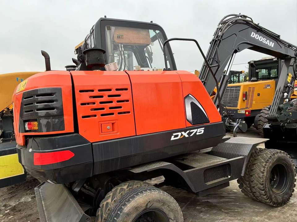 Hot Sale Used Doosan Dx75 Small 7.5t Wheel Excavator South Korea DX75 Mini Excavator for Sale Good Condition - 크롤러 굴삭기 : 사진 3 Hot Sale Used Doosan Dx75 Small 7.5t Wheel Excavator South Korea DX75 Mini Excavator for Sale Good Condition - 크롤러 굴삭기 : 사진 3
