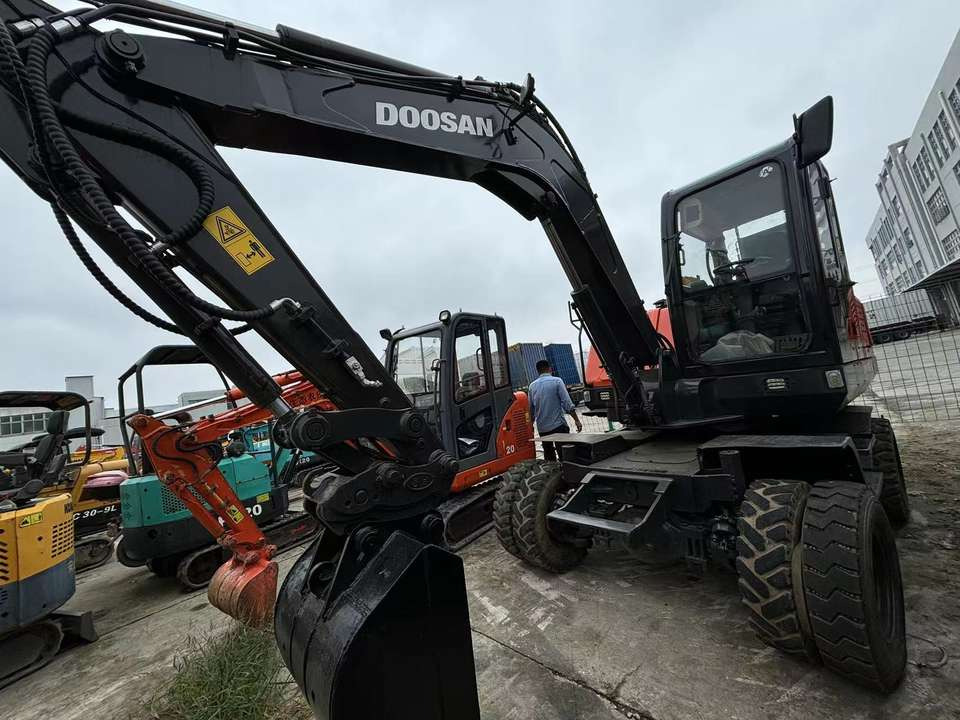 Hot Sale Used Doosan Dx75 Small 7.5t Wheel Excavator South Korea DX75 Mini Excavator for Sale Good Condition - 크롤러 굴삭기 : 사진 2 Hot Sale Used Doosan Dx75 Small 7.5t Wheel Excavator South Korea DX75 Mini Excavator for Sale Good Condition - 크롤러 굴삭기 : 사진 2