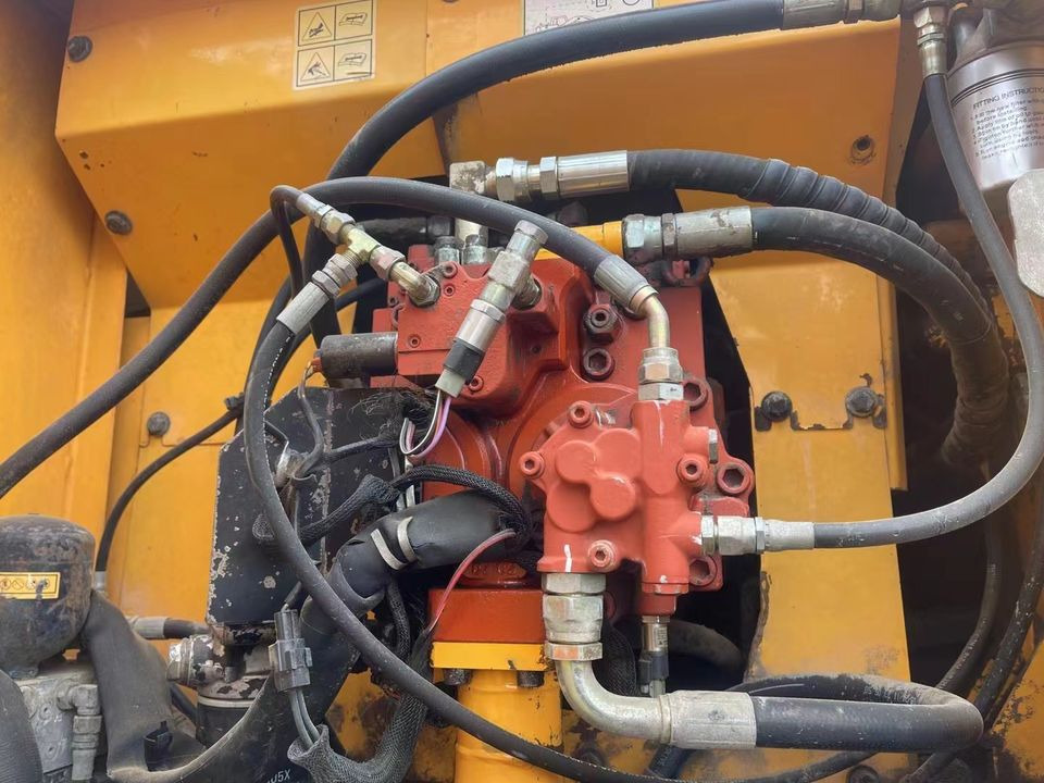 Original Good Quality USED Excavators R210 W-9T 21 Ton Excavator Wheel Excavator for HYUNDAI - 휠 굴삭기 : 사진 5 Original Good Quality USED Excavators R210 W-9T 21 Ton Excavator Wheel Excavator for HYUNDAI - 휠 굴삭기 : 사진 5