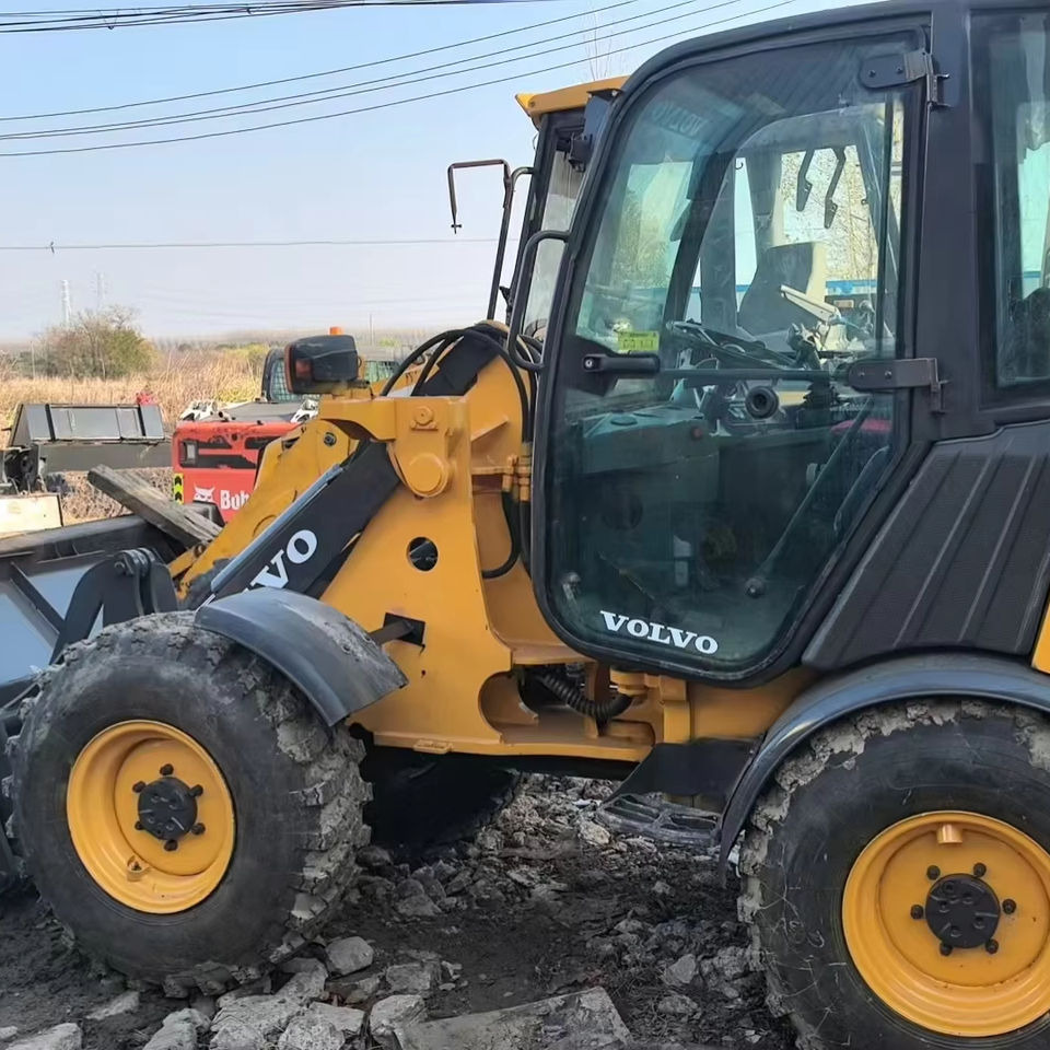 Preferential Price Used Volvo L20F Small Skid Steer Loader Secondhand VOLVO L20f Mini Wheel Loader in Good Condition for Sale - 휠 로더 : 사진 1 Preferential Price Used Volvo L20F Small Skid Steer Loader Secondhand VOLVO L20f Mini Wheel Loader in Good Condition for Sale - 휠 로더 : 사진 1