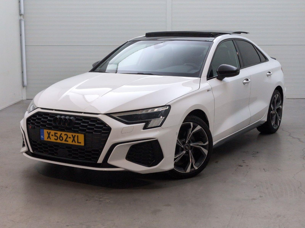 Audi A3 Limousine 35 TFSI edition one | 2022 | 54.418 km | Automaat | X562XL | NAP: Geen oordeel - 세단 : 사진 1 Audi A3 Limousine 35 TFSI edition one | 2022 | 54.418 km | Automaat | X562XL | NAP: Geen oordeel - 세단 : 사진 1