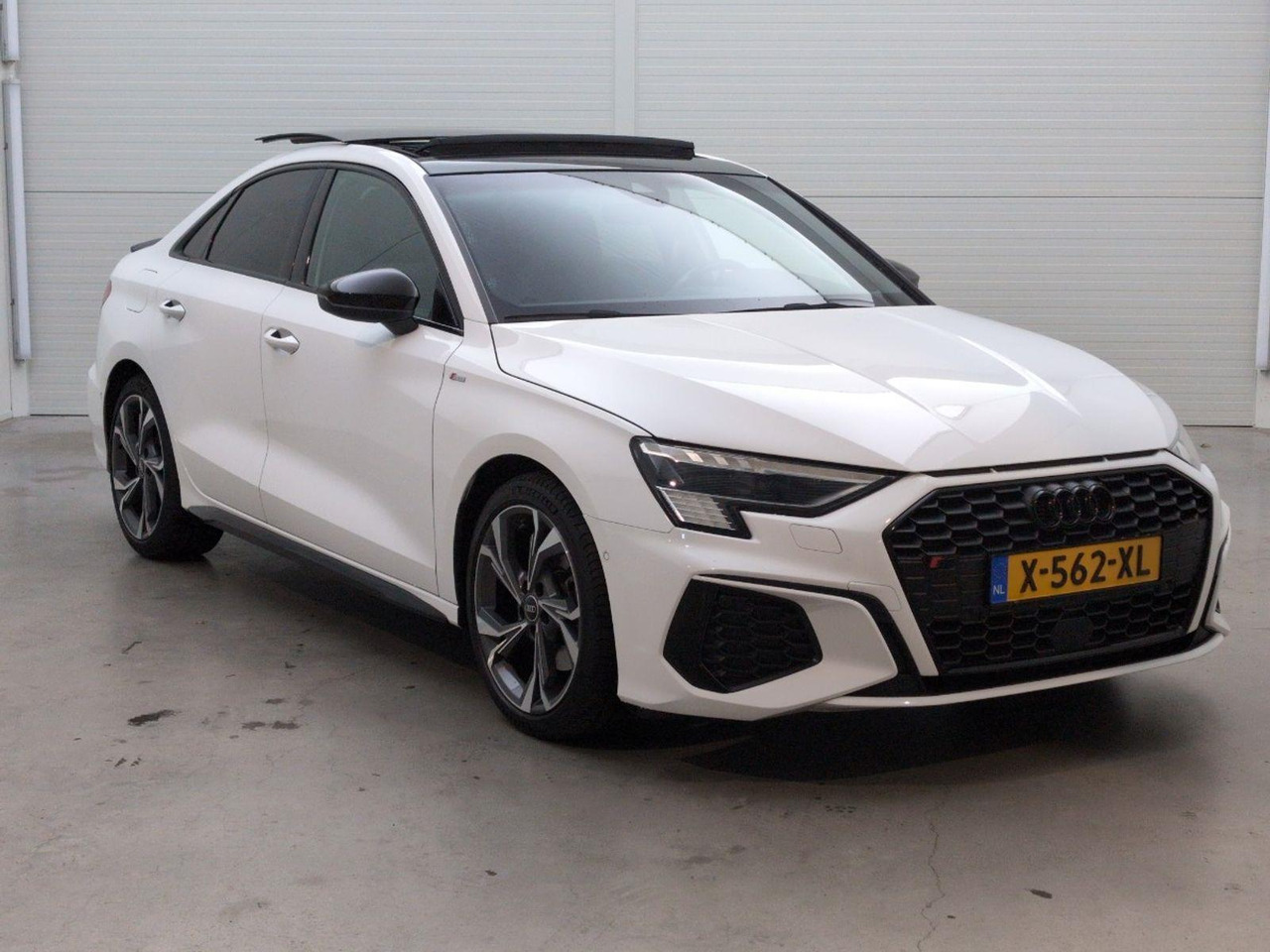 Audi A3 Limousine 35 TFSI edition one | 2022 | 54.418 km | Automaat | X562XL | NAP: Geen oordeel - 세단 : 사진 2 Audi A3 Limousine 35 TFSI edition one | 2022 | 54.418 km | Automaat | X562XL | NAP: Geen oordeel - 세단 : 사진 2