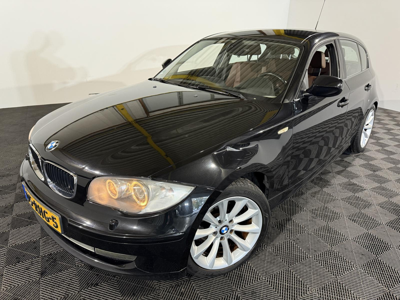 BMW | 1-serie | 116i EffDyn. Ed. Business Line Ultimate Edition | 2011 | 263.221 km | 05RHG5 | Logisch - 해치백 : 사진 1 BMW | 1-serie | 116i EffDyn. Ed. Business Line Ultimate Edition | 2011 | 263.221 km | 05RHG5 | Logisch - 해치백 : 사진 1