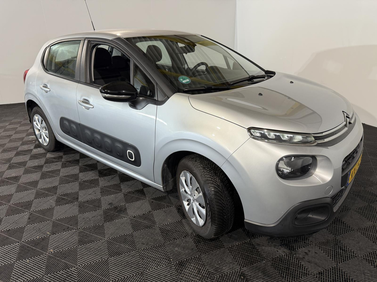 Citroen | C3 | 1.2 PureTech Feel 105g | 2016 | 175.577 km | KX240S | Logisch - 해치백 : 사진 2 Citroen | C3 | 1.2 PureTech Feel 105g | 2016 | 175.577 km | KX240S | Logisch - 해치백 : 사진 2