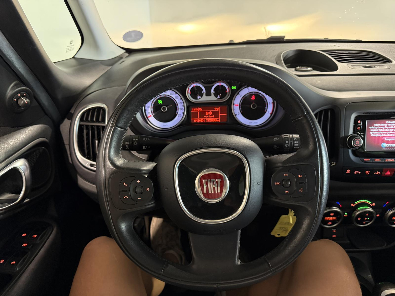 Fiat 500 L Living 0.9 TwinAir Lounge 7p. 9-TGP-37 - 차량 : 사진 3 Fiat 500 L Living 0.9 TwinAir Lounge 7p. 9-TGP-37 - 차량 : 사진 3