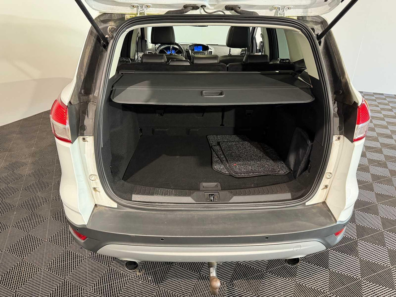 Ford Kuga 1.5 Titanium | 2015 | 175.571 km | K-396-PB - SUV : 사진 2 Ford Kuga 1.5 Titanium | 2015 | 175.571 km | K-396-PB - SUV : 사진 2