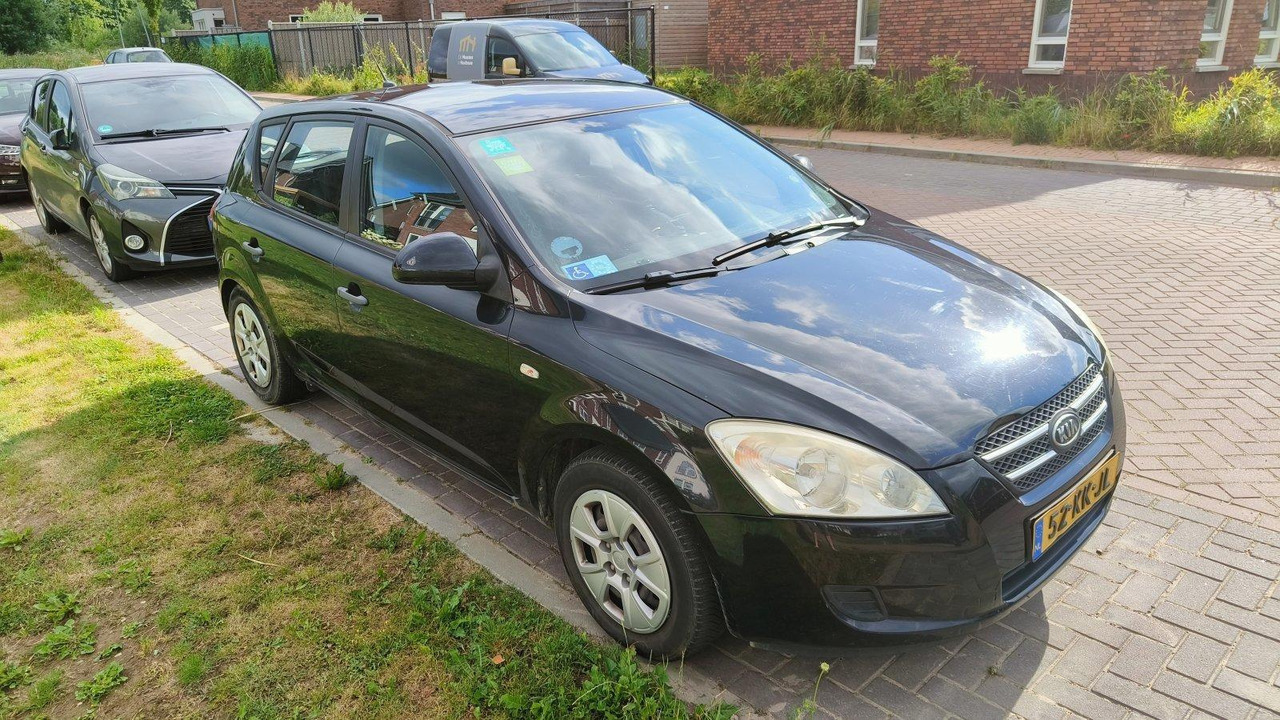 Kia cee'd | 1.6 X-tra | 2007 | 348.934km | 52-XK-JL - 해치백 : 사진 2 Kia cee'd | 1.6 X-tra | 2007 | 348.934km | 52-XK-JL - 해치백 : 사진 2