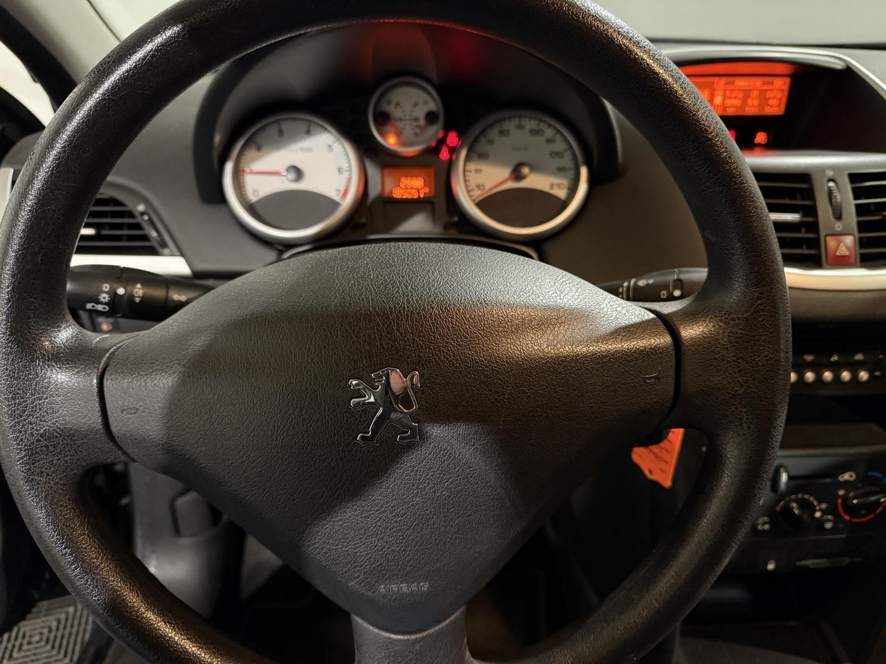 Peugeot | 207 | 1.4 VTi Cool 'n Blue | 2008 | 185.053 km | 58GBH2 | Logisch - 해치백 : 사진 5 Peugeot | 207 | 1.4 VTi Cool 'n Blue | 2008 | 185.053 km | 58GBH2 | Logisch - 해치백 : 사진 5