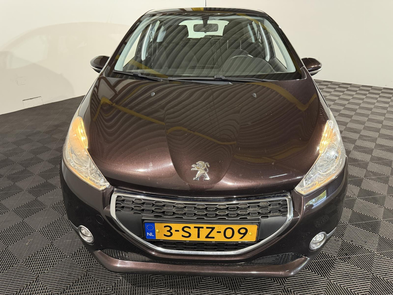 Peugeot | 208 | 1.2 VTi Urban Soul | 2014 | 200.317 km | 3STZ09 | Logisch - 해치백 : 사진 2 Peugeot | 208 | 1.2 VTi Urban Soul | 2014 | 200.317 km | 3STZ09 | Logisch - 해치백 : 사진 2