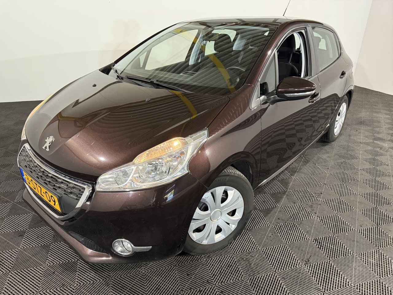 Peugeot | 208 | 1.2 VTi Urban Soul | 2014 | 200.317 km | 3STZ09 | Logisch - 해치백 : 사진 1 Peugeot | 208 | 1.2 VTi Urban Soul | 2014 | 200.317 km | 3STZ09 | Logisch - 해치백 : 사진 1