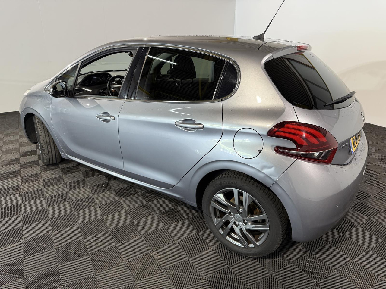 Peugeot | 208 | 1.5 BlueHDi Blue Lease Allure | 2019 | 183.354 km | R049BT | Geen oordeel - 해치백 : 사진 3 Peugeot | 208 | 1.5 BlueHDi Blue Lease Allure | 2019 | 183.354 km | R049BT | Geen oordeel - 해치백 : 사진 3